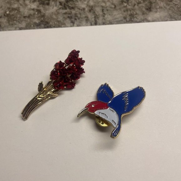 Lot Of 2 Brooch Pins Vintage - Modern Gold Tone Rose Flower Bouquet, Hummingbird - Picture 1 of 7